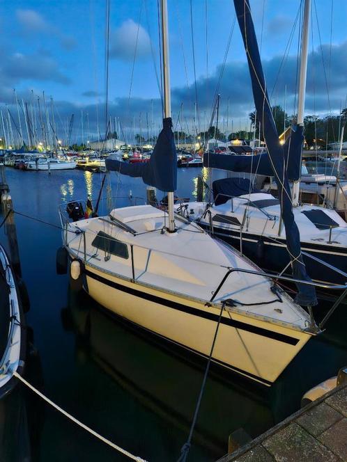 Zeilboot jouet 600, Watersport en Boten, Kajuitzeilboten en Zeiljachten, Gebruikt, Tourjacht of Cruiser, Polyester, Tot 6 meter