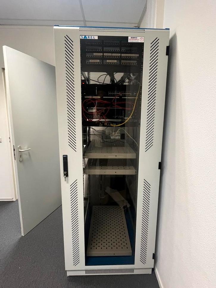 Serverkast - Netwerkkast, Computers en Software, Serverkasten, Gebruikt, Glas, Geperforeerd, Ophalen of Verzenden