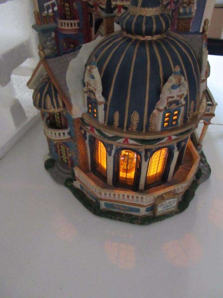 Lemax Palace Ballroom met dansende popjes en muziek, Diversen, Kerst, Zo goed als nieuw, Ophalen