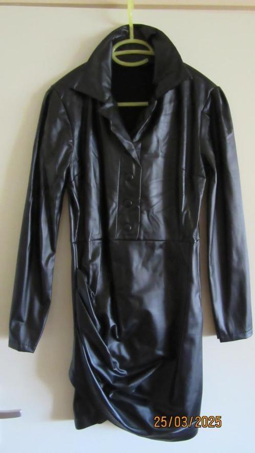 Zwarte faux leather jurk – stoer & stijlvol! Maat L, Kleding | Dames, Jurken, Zo goed als nieuw, Maat 38/40 (M), Zwart, Boven de knie