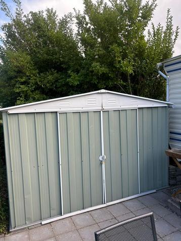 Metalen Berging / schuurtje 290 br 275 diep beschikbaar voor biedingen