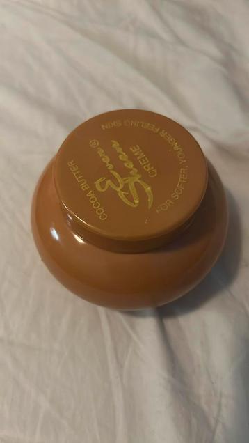 Creme voor de huid beschikbaar voor biedingen