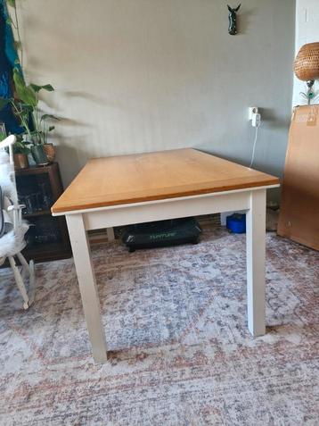 Houten eettafel