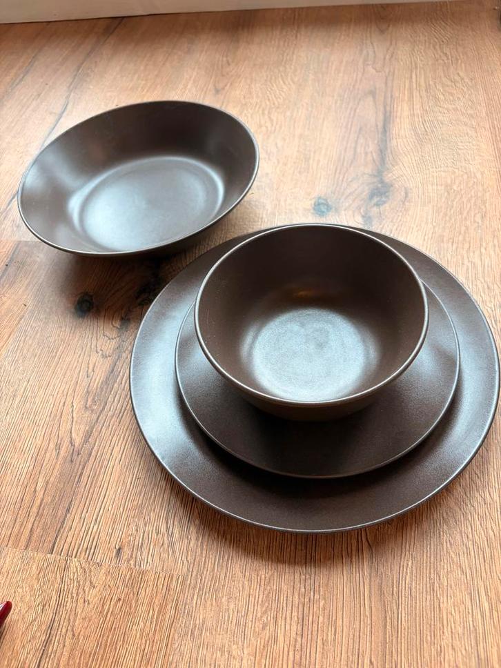 Ikea bruine vintage look borden set, los te koop!, Huis en Inrichting, Keuken | Servies, Gebruikt, Compleet servies, Effen, Keramiek