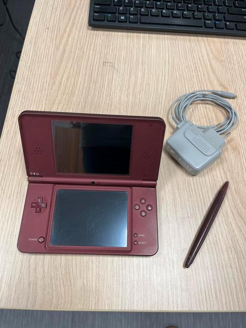 Nintendo DSi XL - Rood, Spelcomputers en Games, Spelcomputers | Nintendo DS, Zo goed als nieuw, Dsi XL, Rood, Ophalen