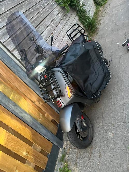 Vespa sprint, Fietsen en Brommers, Scooters | Vespa, Zo goed als nieuw, Overige modellen, Maximaal 25 km/u, Benzine, Ophalen