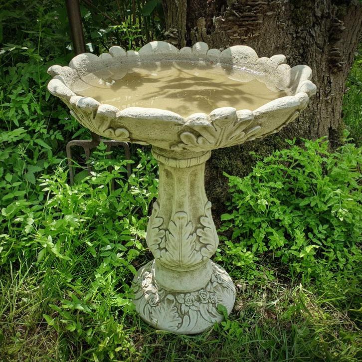 acanthus vogelbad. gemaakt van steen op voet, Tuin en Terras, Vogelhuisjes en Vogelbaden, Nieuw, Ophalen