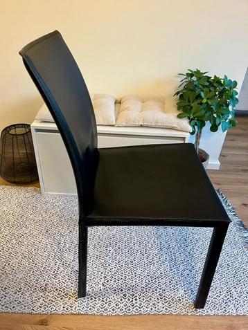 Zwarte Stoel van BoConcept – €10 per stuk / €30 voor 4