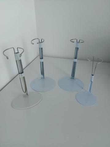 Poppenstandaards Barbie - Set van 4 beschikbaar voor biedingen