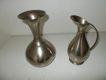 Tinnen vaas en tinnen kan beschikbaar voor biedingen