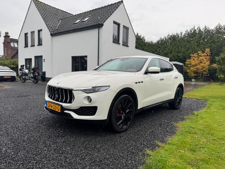 Maserati Levante V6 D 275pk AWD Aut8 BJ 2017 Wit, Auto's, Maserati, Particulier, ABS, Achteruitrijcamera, Adaptieve lichten, Airbags
