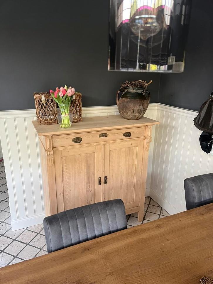 Meidenkast houten meubels oude woonaccessoires, Huis en Inrichting, Kasten | Dressoirs, Zo goed als nieuw, 100 tot 150 cm, 25 tot 50 cm