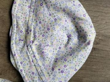 Zonnehoedje / zomerhoedje baby 0-3 maanden bloemen netjes  beschikbaar voor biedingen