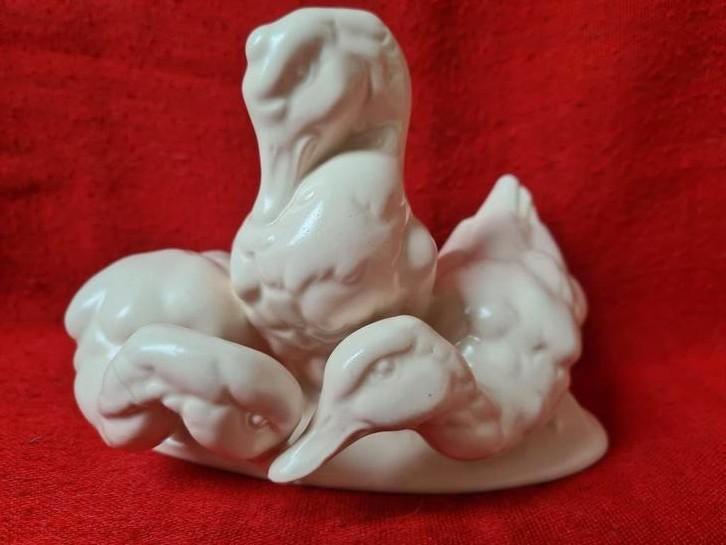 Gouds Plateel beeld drie eenden, Antiek en Kunst, Antiek | Keramiek en Aardewerk, Ophalen of Verzenden