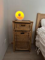 Rotan nachtkastje met 2 lades, Huis en Inrichting, Slaapkamer | Nachtkastjes, Ophalen, Gebruikt, Minder dan 45 cm, 55 tot 70 cm