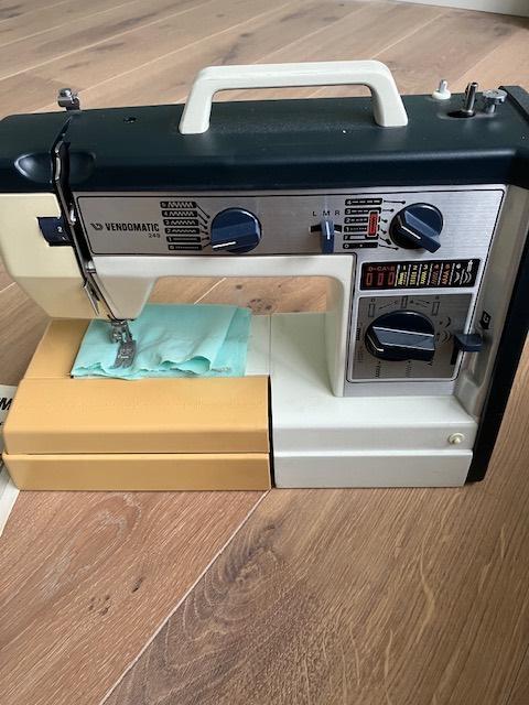 Vendomatic naaimachine type 248, Hobby en Vrije tijd, Naaimachines en Toebehoren, Gebruikt, Naaimachine, Overige merken, Ophalen