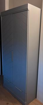 WOOOD CONNECT Kledingkast met Visgraat Deuren, Huis en Inrichting, Kasten | Kledingkasten, Ophalen, 100 tot 150 cm, Betongrijs