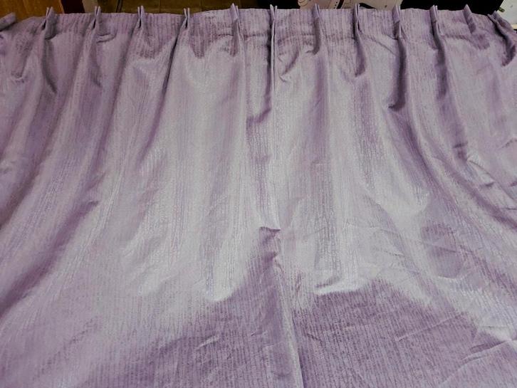 2 Lila gordijnen van 246 cm hoog en elk 122 cm breed, Huis en Inrichting, Stoffering | Gordijnen en Lamellen, Zo goed als nieuw