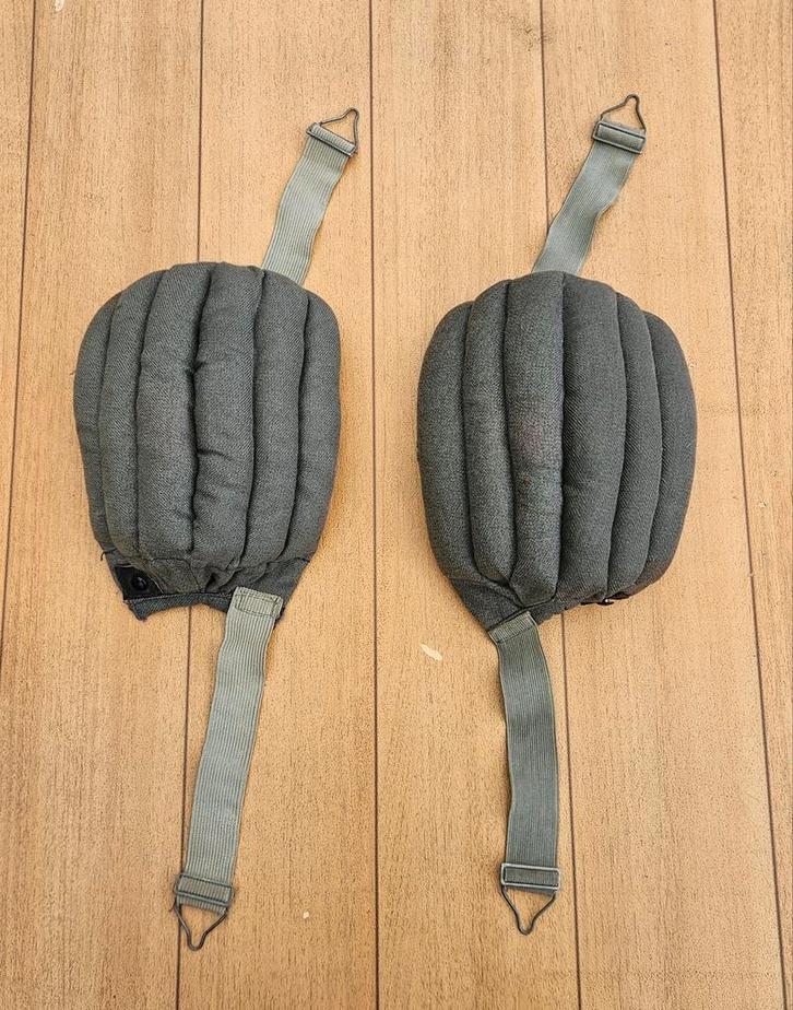 Originele Fallschirmjäger kniebeschermers, Verzamelen, Militaria | Tweede Wereldoorlog, Luchtmacht, Overige typen, Duitsland, Ophalen of Verzenden