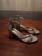 Elegante zilveren hak sandalen - maat 39, Kleding | Dames, Schoenen, Ophalen of Verzenden, Zo goed als nieuw, Grijs, Sandalen of Muiltjes