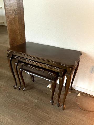 Set van 3 vintage bijzettafels/ nesttafels - klassiek design beschikbaar voor biedingen