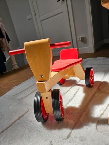 houten loopfietsje beschikbaar voor biedingen