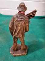 beeld man met hout van hout, Verzamelen, Beelden en Beeldjes, Ophalen of Verzenden