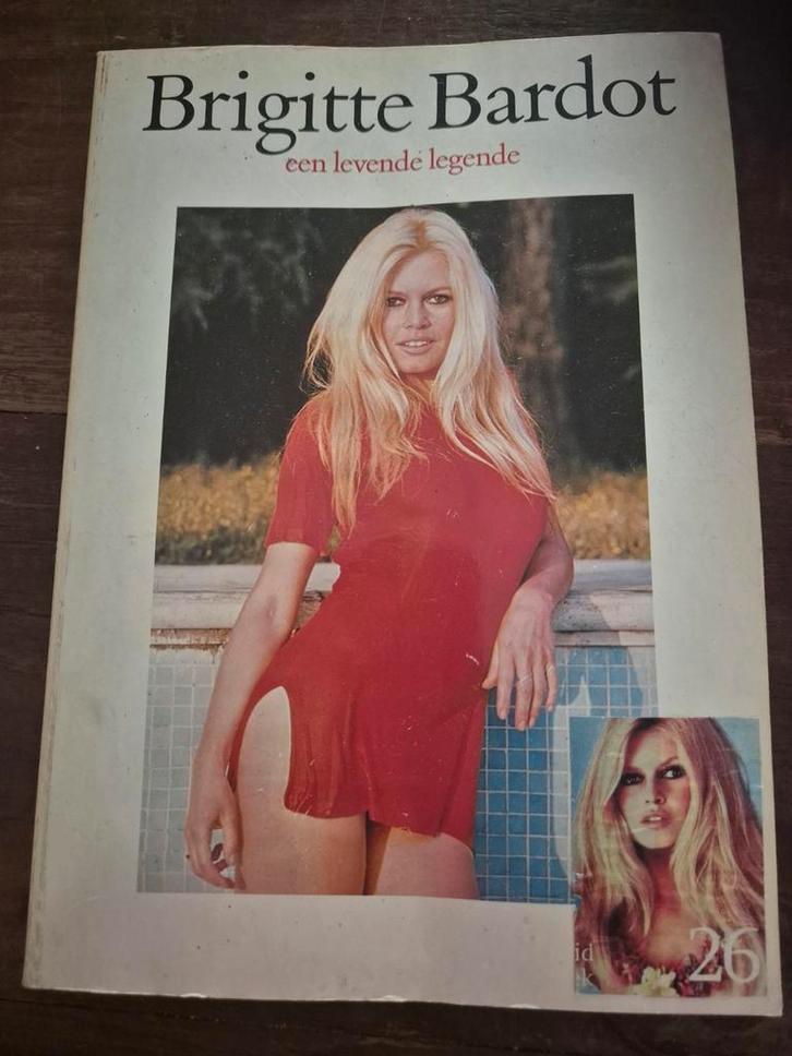 Boek Brigitte Bardot een levende legende, Boeken, Film, Tv en Media, Ophalen of Verzenden
