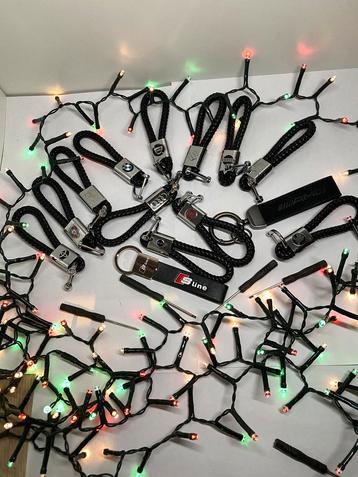 Sleutelhangers met automerk (2) beschikbaar voor biedingen