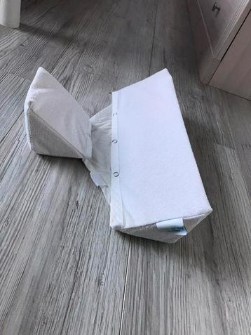 Wit zijslaap kussen beschikbaar voor biedingen