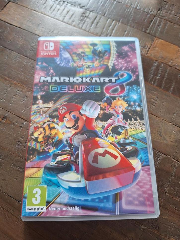 Mario Kart 8 Deluxe - Nintendo Switch, Spelcomputers en Games, Games | Nintendo Switch, Zo goed als nieuw, Racen en Vliegen, 3 spelers of meer