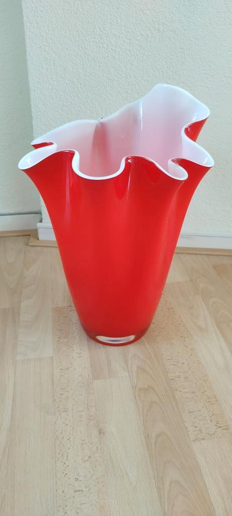 Zeer mooie helder rood/wit Onlylux vaas, Antiek en Kunst, Antiek | Vazen, Ophalen