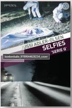 Jussi Adler-Olsen - Selfies - Serie Q deel 7, Ophalen of Verzenden, Zo goed als nieuw, Jussi Adler-Olsen, Nederland