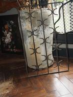Oude metalen ornament, Ophalen