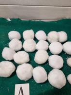 Sneeuwballen stof wit 25 stuks, [a644], Ophalen of Verzenden, 'T Olde Gre-j, Info@toldegrej.nl, Endepoelstraat 20f Didam