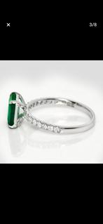 Wit gouden ring met smaragd, Sieraden, Tassen en Uiterlijk, Ringen, 18 tot 19, Wit, Nieuw, Ophalen of Verzenden