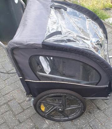 Nette fietskar / loopwagen / 2 kinderen / regenkap beschikbaar voor biedingen