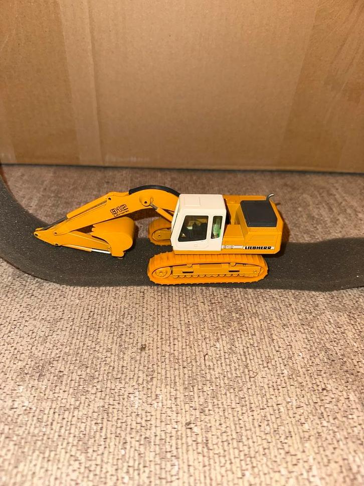 Liebherr R 912 Hydraulische Graafmachine Model, Hobby en Vrije tijd, Modelbouw | Auto's en Voertuigen, Zo goed als nieuw, Auto