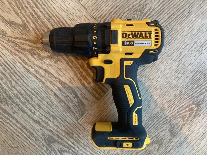 DeWalt Schroefboormachine DCD777 in Tstak, Doe-het-zelf en Verbouw, Gereedschap | Boormachines, Zo goed als nieuw, Boor- en Schroefmachine
