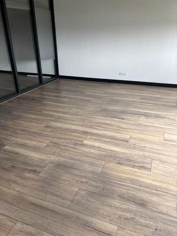 Laminaat vloer (ca 90 m²) beschikbaar voor biedingen