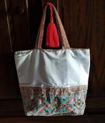 Damestas bezet met kraaltjes en een gekleurde kwast, Sieraden, Tassen en Uiterlijk, Tassen | Damestassen, Ophalen of Verzenden