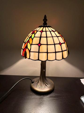 Mooie “tiffany” lamp beschikbaar voor biedingen