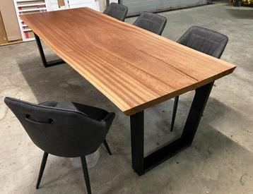 Eettafel 6-8 persoons massief hout boomstam mahonie beschikbaar voor biedingen