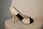 Furla stylvolle nette pumps creme en zwart lak leer Als Nieu