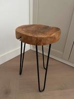 Mooi krukje zwarte stalen poot met oud hout, Huis en Inrichting, Krukjes, Ophalen of Verzenden, Zo goed als nieuw, Hout