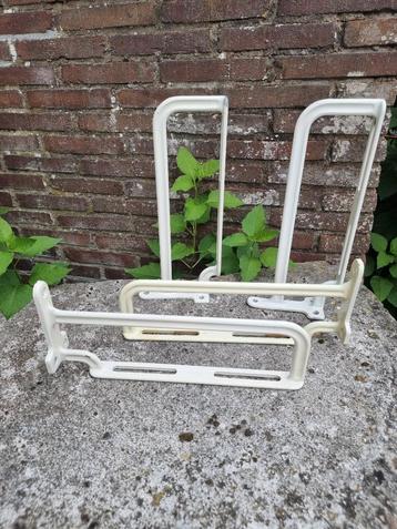 Vintage schap- of wastafeldragers beschikbaar voor biedingen