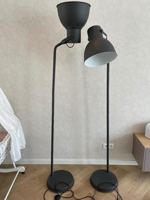 Stalamp Hektar IKEA antraciet-grijs 2x, Huis en Inrichting, Lampen | Vloerlampen, Gebruikt, 150 tot 200 cm, Metaal, Ophalen