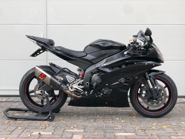 Yamaha R6 | Full Black | Akrapovic | QuickShifter | 35kw, Motoren, Motoren | Yamaha, Bedrijf, Super Sport, 12 t/m 35 kW, 4 cilinders
