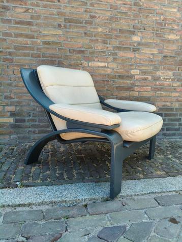 VINTAGE COJA LOUNGE CHAIR - 70's
 beschikbaar voor biedingen