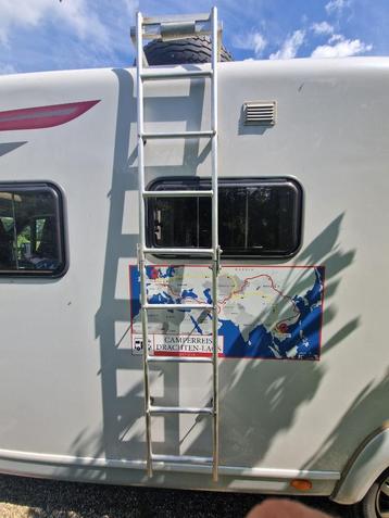 Opvouwbare aluminium ladder beschikbaar voor biedingen